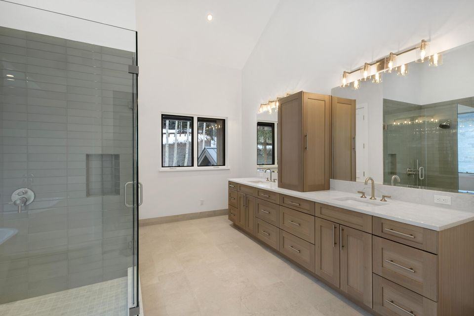 Primary bathroom at 121 Adams Way, built by UltraBuilders in Telluride, Colorado