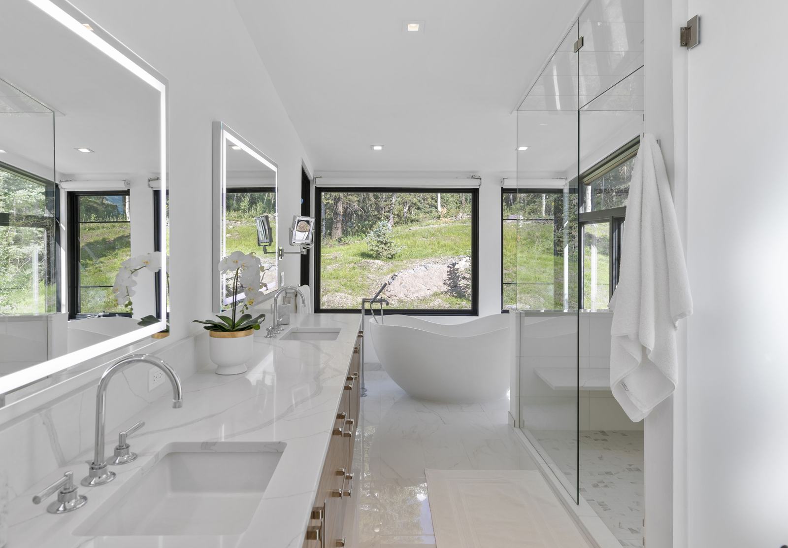Primary bathroom at 114 Lawson Overlook, built by UltraBuilders in Mountain Village, Colorado
